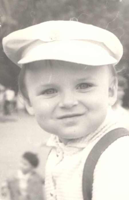 Юлиан в детстве. / Фото: www.homsk.com