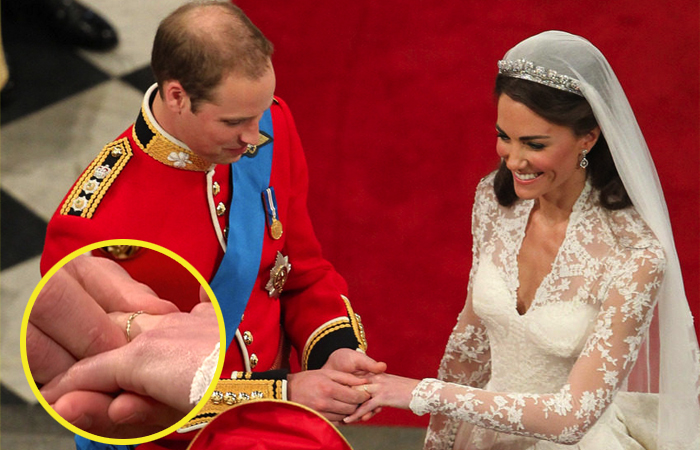 Принц Уильям надевает обручальное кольцо Кейт Миддлтон