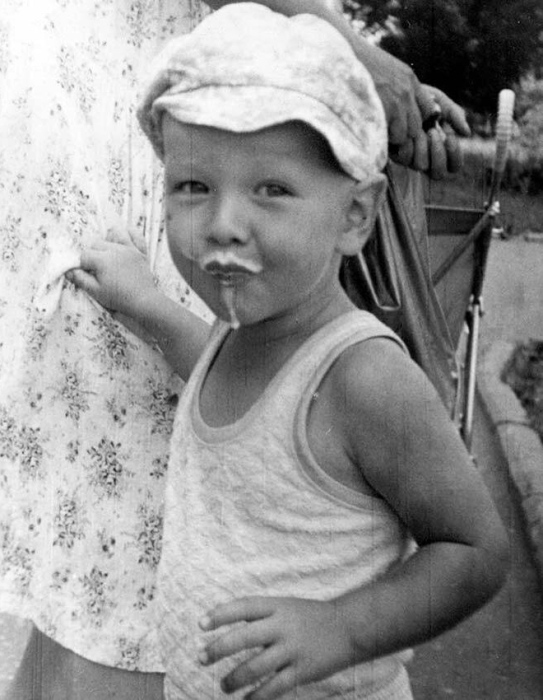 Никита Панфилов в детстве. / Фото: www.piczoom.ru