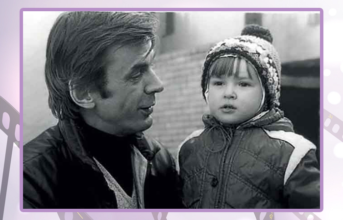 Анна Тараторкина в детстве с отцом.