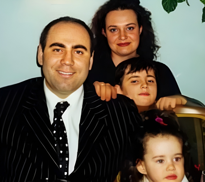 Иосиф Пригожин с первой женой и детьми. / Фото: www.paparazzi.ru