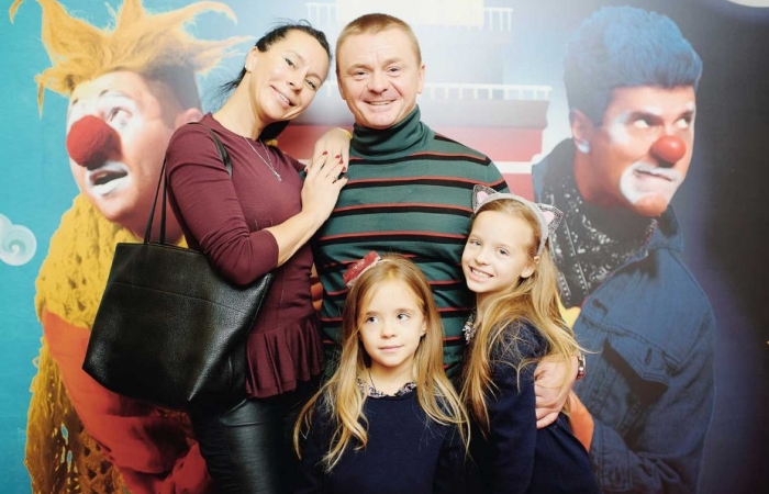 Владимир Сычёв и Алеся Великанова с детьми. / Фото: www.tele.ru