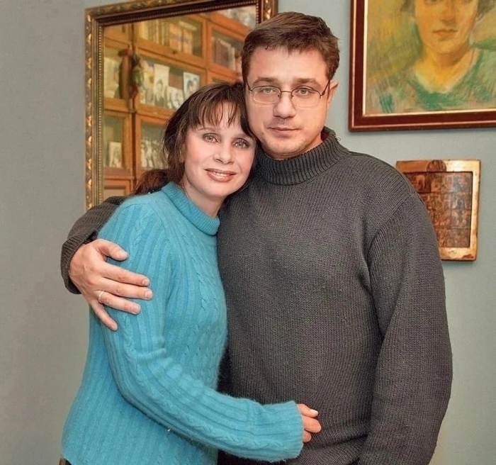 Любовь Полищук с сыном. / Фото: www.7days.ru