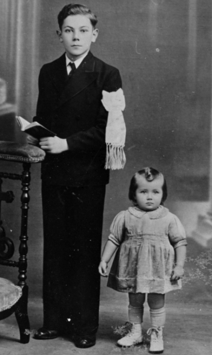 Эдита Пьеха в детстве со старшим братом. / Фото: www.edyta.ru