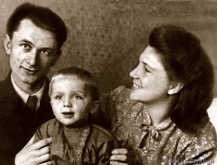 Евгений Стеблов в детстве с родителями. / Фото: www.dubikvit.livejournal.com