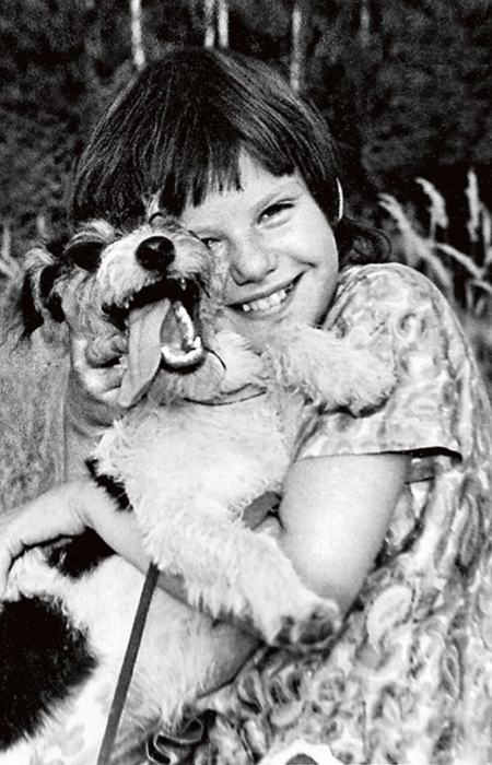 Александра Захарова в детстве. / Фото: www.7days.ru