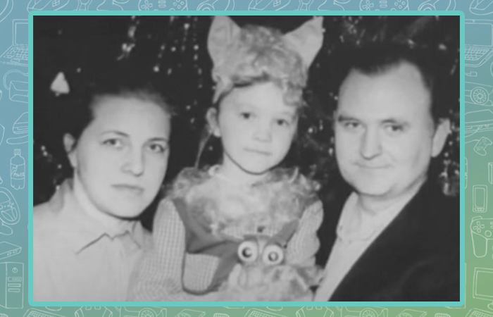 Ирина Полякова в детстве с родителями.