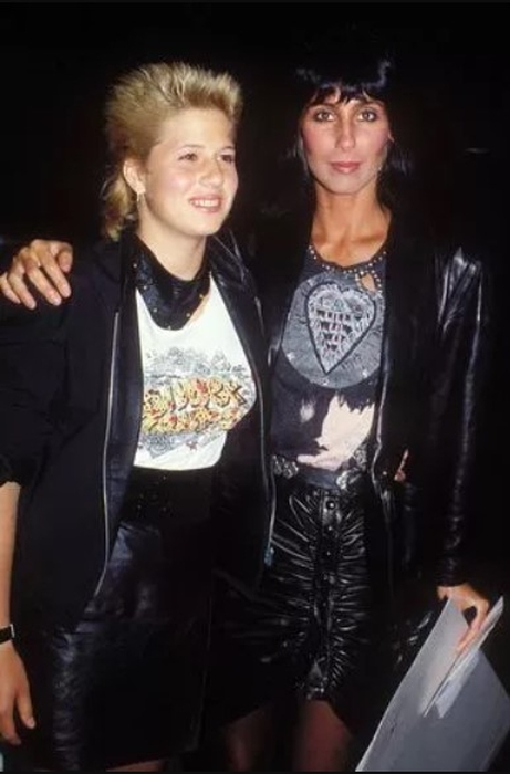 Честити Боно с матерью в 1983 году. / Фото: www.mirror.co.uk