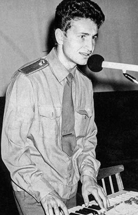 Леонид Агутин во время службы в армии. / Фото: www.fine-news.ru