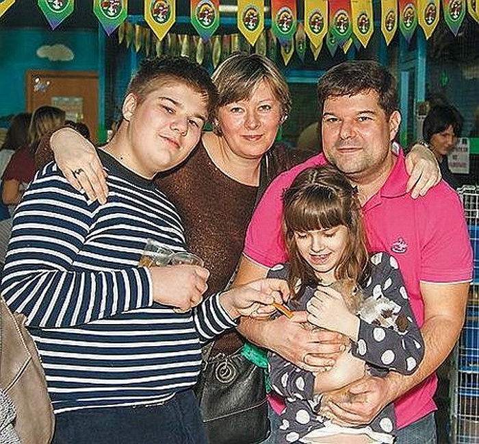 Сергей и Ирина Бабаевы с детьми. / Фото: www.zverjata.ru