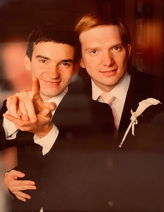 Андрей Бурковский с братом. / Фото: www.lunanews.net