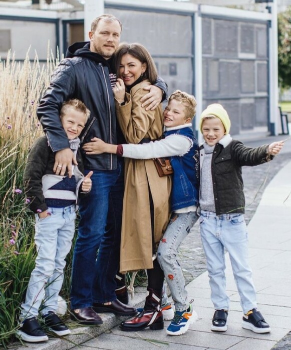 Елена и Алексей Блиновские с сыновьями. / Фото: www.graziamagazine.ru