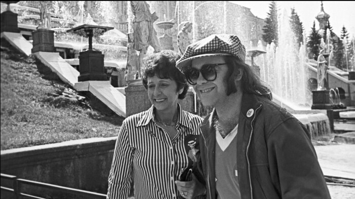 Элтон Джон в Петергофе вместе с мамой, 1979 год.  / Фото: www.pastvu.com