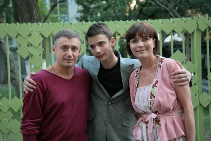 Екатерина Семёнова и Антон Табаков с сыном. / Фото: www.just-interes.ru