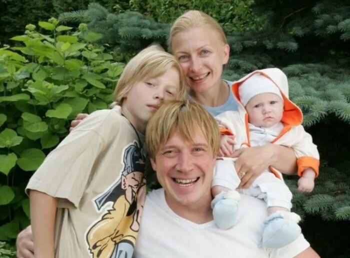 Алексей Кравченко с первой женой и сыновьями. / Фото: www.yk-resurs.ru
