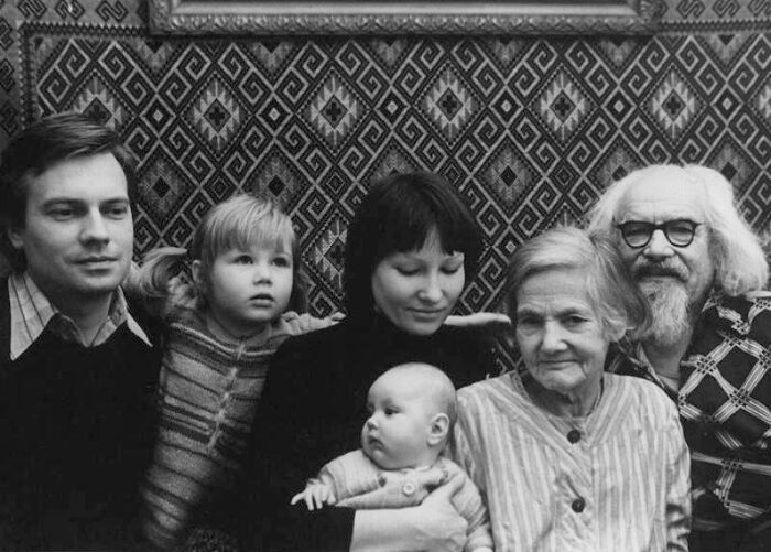 Юозас Киселюс с семьёй. / Фото: www.kino-teatr.ru