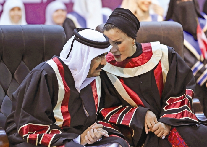 Шейха Моза и Хамад бин Халифа Аль Тани. / Фото: www.hamshahrionline.ir
