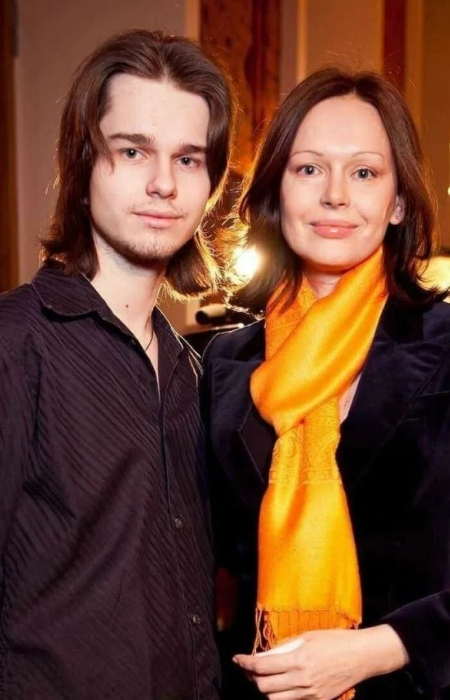 Ирина Безрукова с сыном. / Фото: www.iznat.com