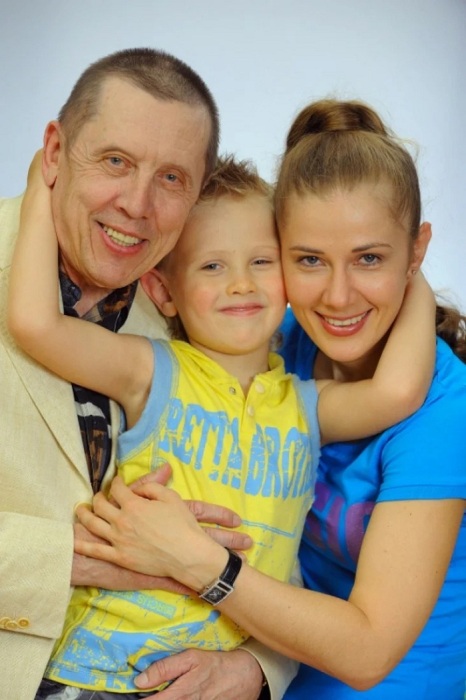 Ирина Линдт и Валерий Золотухин с сыном. / Фото: www.veasy.ru