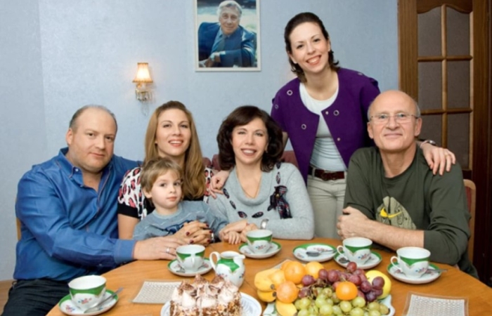 Елена Папанова в кругу семьи. / Фото: www.7days.ru