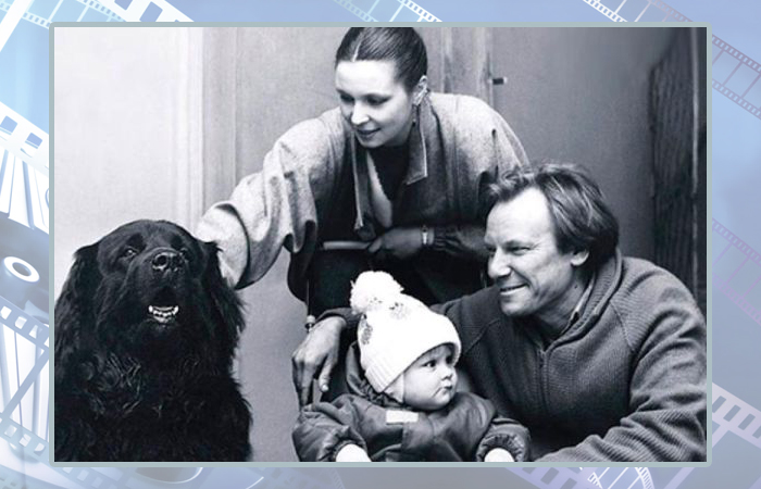 Сергей Шакуров с женой и дочерью.