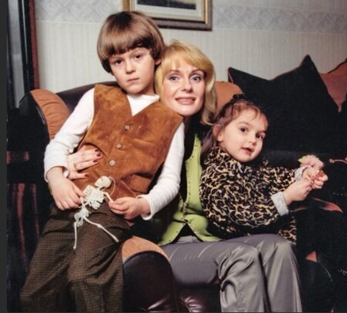 Ирина Цывина с детьми. / Фото: www.wellnesso.ru