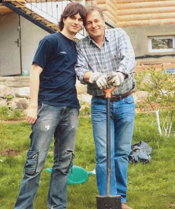 Игорь Ливанов с сыном. / Фото: www.biojizn.ru