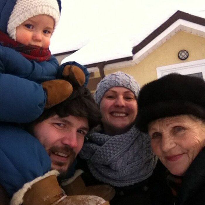 Роман Микоян с семьёй. / Фото: www.vokrug.tv