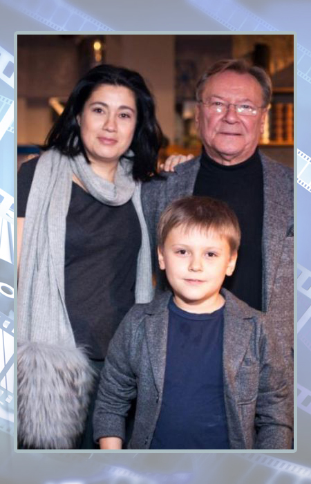 Сергей Шакуров и Екатерина Бабалова с сыном.