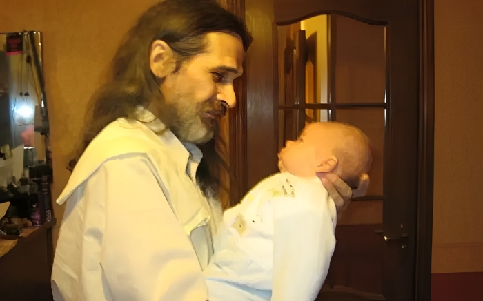 Павел Смеян с сыном. / Фото: www.nezvezdy.ru