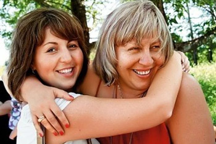 Анастасия Голуб с мамой. / Фото: www.yandex.net