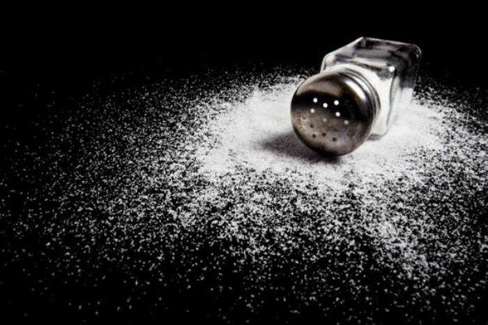 Рассыпанная соль - к ссоре