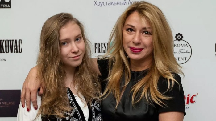 Алена Апина с дочкой. Источник фото: wmj.ru