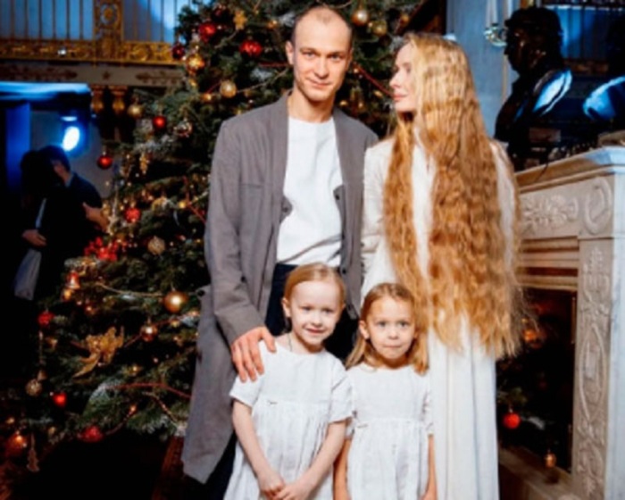 Юрий Борисов с детьми и женой. Источник фото: wellnesso.ru