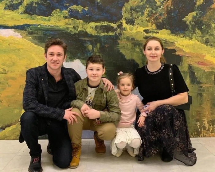 Антон Шагин с женой и детьми. Источник фото: ячитать.рф