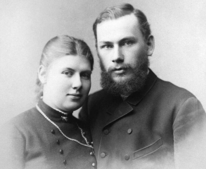 Лев Толстой и Софья Берс. Источник фото: yaplusoni.ru