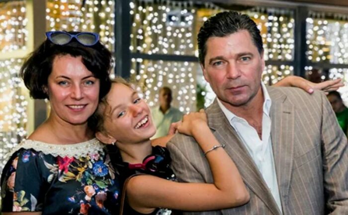 Сергей Маховиков с семьей. Источник фото: bp22.ru