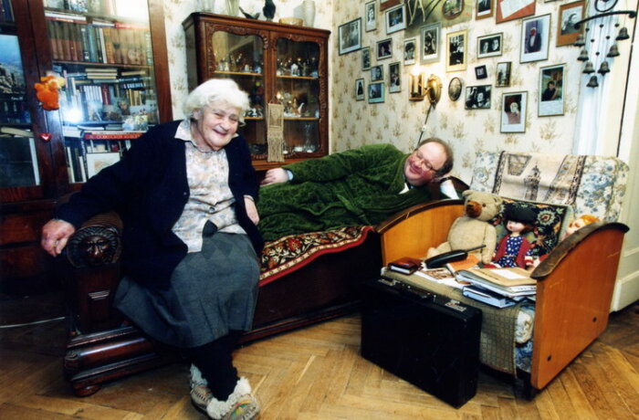 Павел Любимцев с мамой. Фото источник: bbqmag.ru