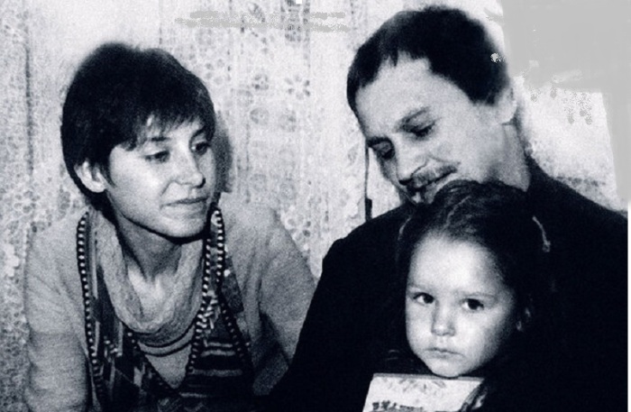 Глафира Тарханова с родителями./Фото.5ol.ru