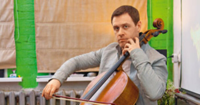 Иван Оганесян мог стать виолончелистом./Фото.m.7days.ru