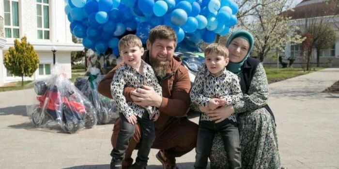 Приёмные дети Кадырова - Хасан и Хусейн./Фото.dobro-news.com
