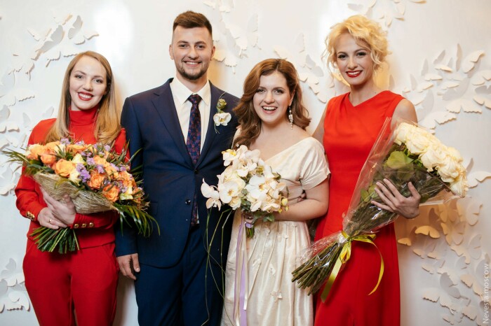 На свадьбе были и коллеги Денисовой по сериалу «Деффчонки».