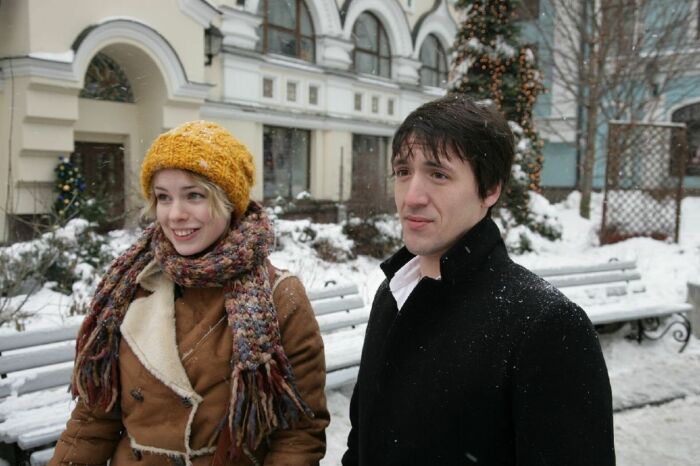 Тандем с Артуром Смольяниновым принес актрисе популярность (кадр из новогодней мелодрамы «Мой парень – ангел»). 