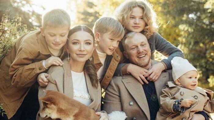 Елена Блиновская с супругом Алексеем и детьми