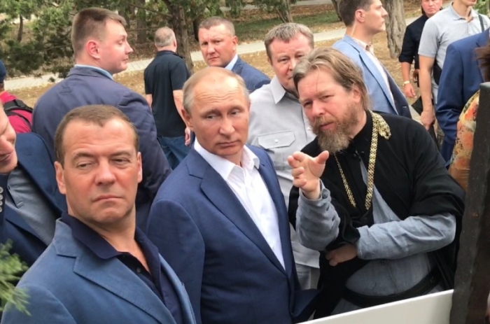 Отец Тихон с Владимиром Путиным и Дмитрием Медведевым