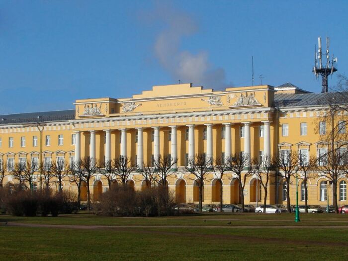 Строительство здания казарм Павловского лейб-гвардии полка длилось с 1817 по 1821 год