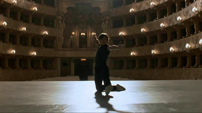 До сих пор танец Барышникова под песню Высоцкого в фильме «Белые ночи» признают шедевром.