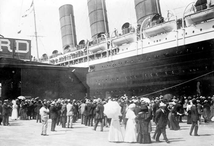 Отправление «Титаника» в первый и последний рейс