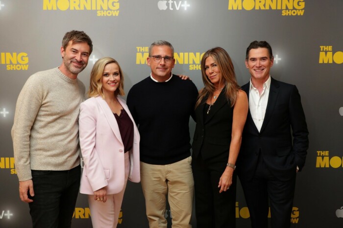 Стив Карелл с коллегами по сериалу «Утреннее шоу».