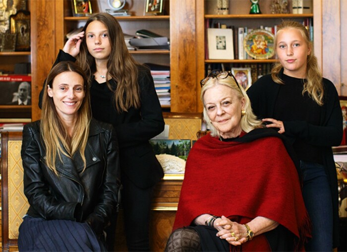 Ксения Сфири с дочерью Татьяной и внучками Марильей и Ясмин-Ксенией